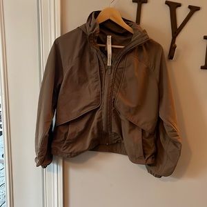 Lululemon olive rain jacket with adjustable cords